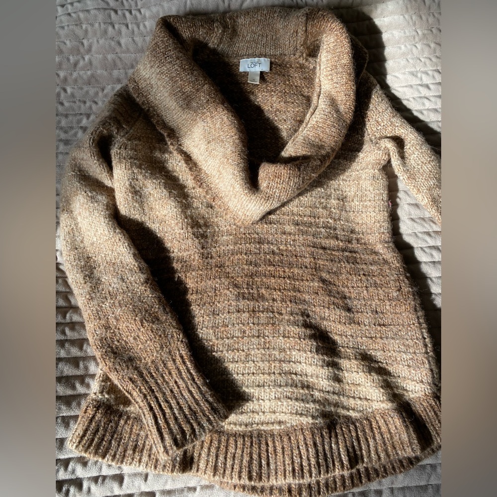 Warm turtleneck Ombré sweater. Offers welcomed